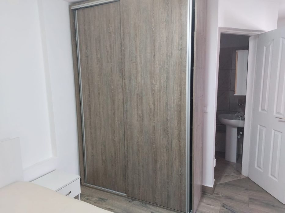 Închiriez garsoniera în vilă