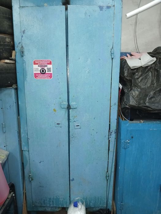 Продам 4 железных шкафа