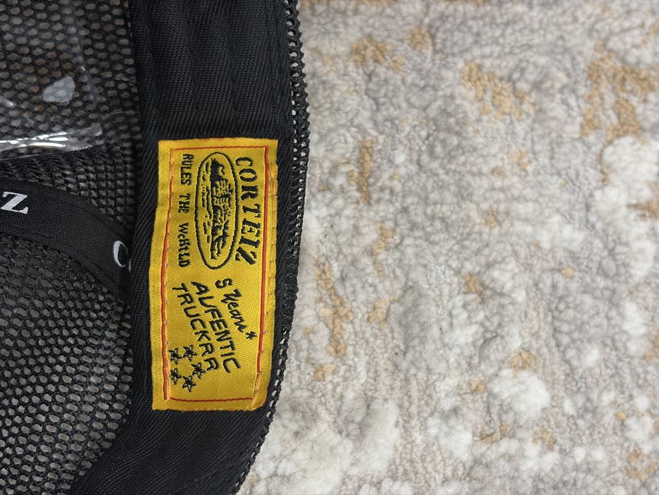 Sapca corteiz neagra