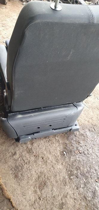 Авто седалка с хидравлика за хора със затруднено движение