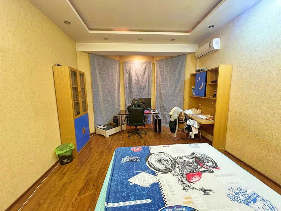 Продаётся Евродом 7 соток на метро Буюк ипак Йули (Академгородок)