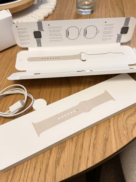 Apple Watch SE 2 (2nd Gen) 40mm Starlight – Като нов!