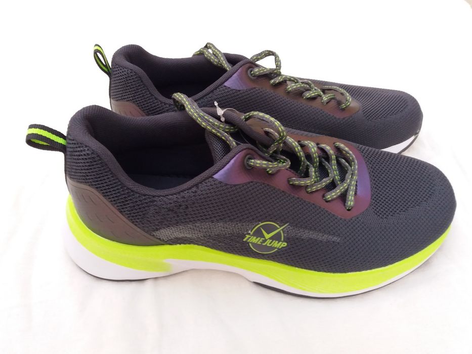 Мужская кроссовка