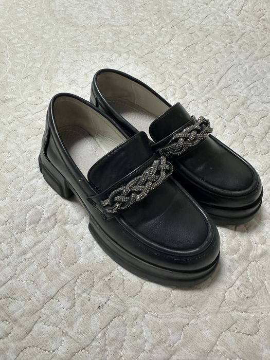 Продам осенние лоферы на девочку