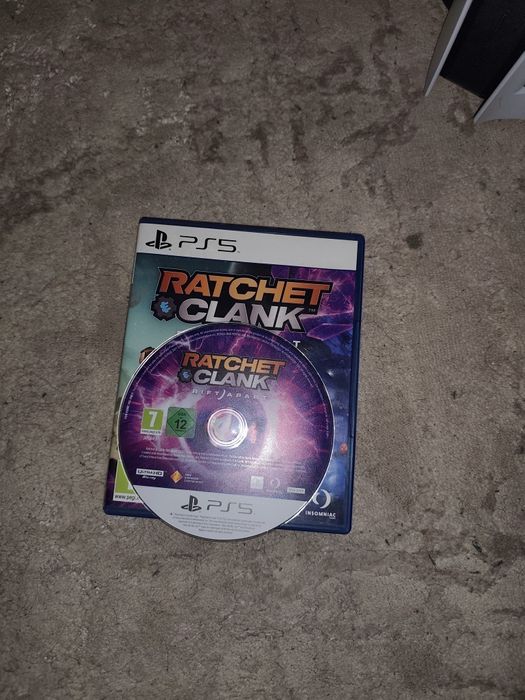 PlayStation 5 (PS5) Disc Edition – 657 GB + 1 джойстика + игри
Продава