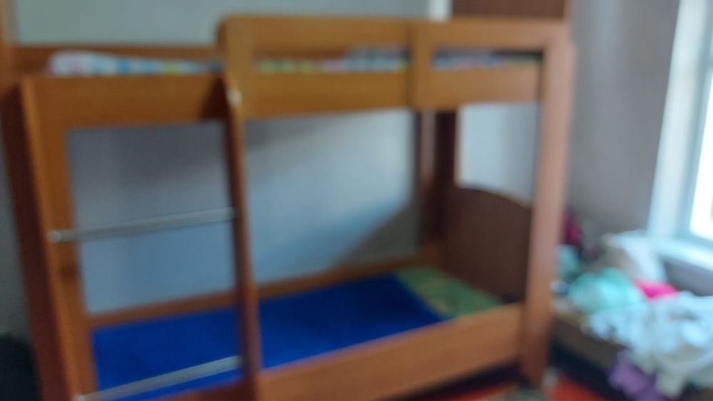 Продаются две двухъярусные кровати со шкафом