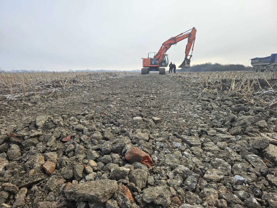 Terasamente parcari, drumuri, hale