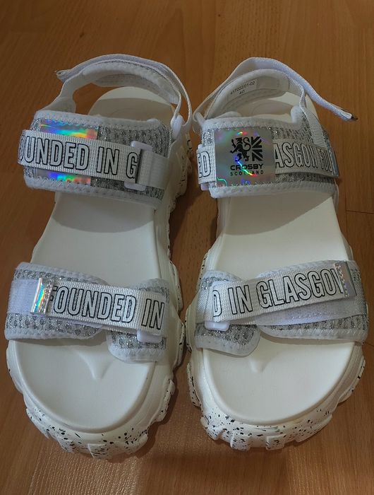 Новые босоножки 40 размера.