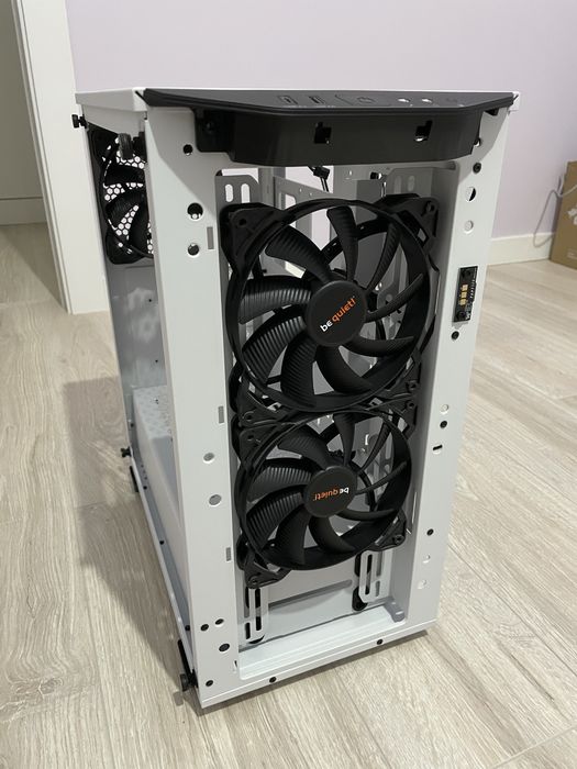 Просторный компьютерный корпус  be quiet! Pure Base 500DX белый