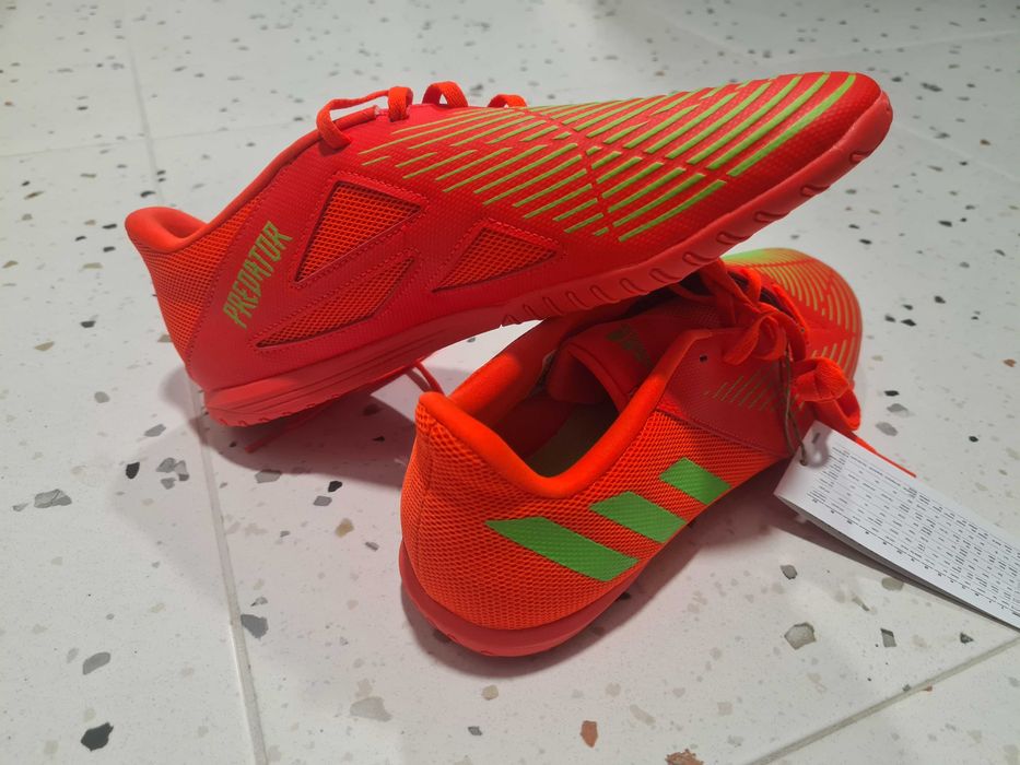 Обувки за футбол Adidas Predator