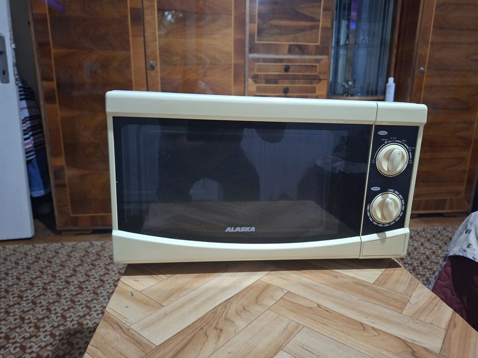 Cuptor microunde alasca 150 lei