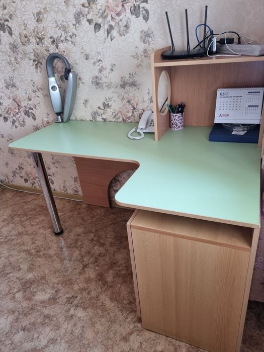 Компьютерный стол