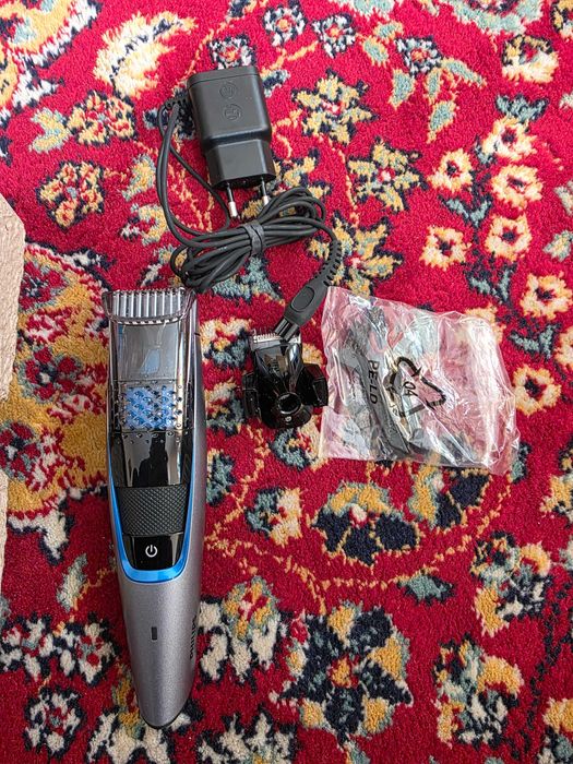 Тример за брада със засмукване Philips Series 7000 BT7210/15