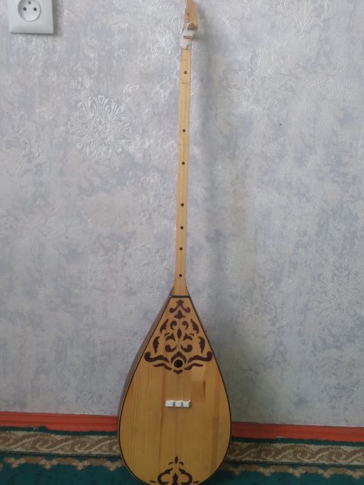 Б/у домбыра жақсы жағдайда