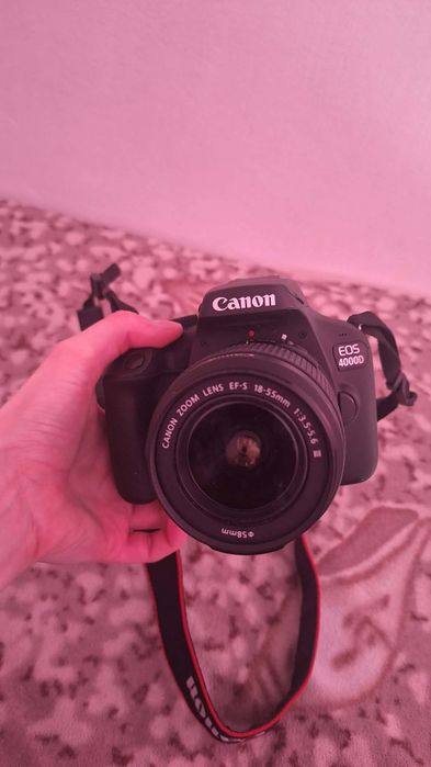Vând aparat foto Dslr Canon 4000D