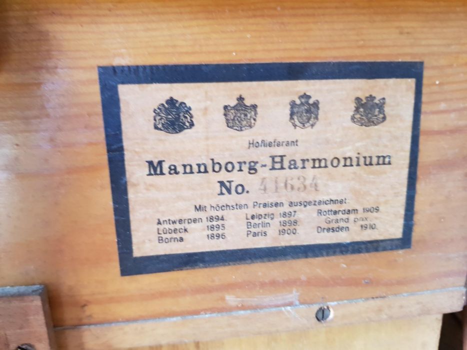 Mannborg Harmonica fabricat 1924 . pianina pian claviatura