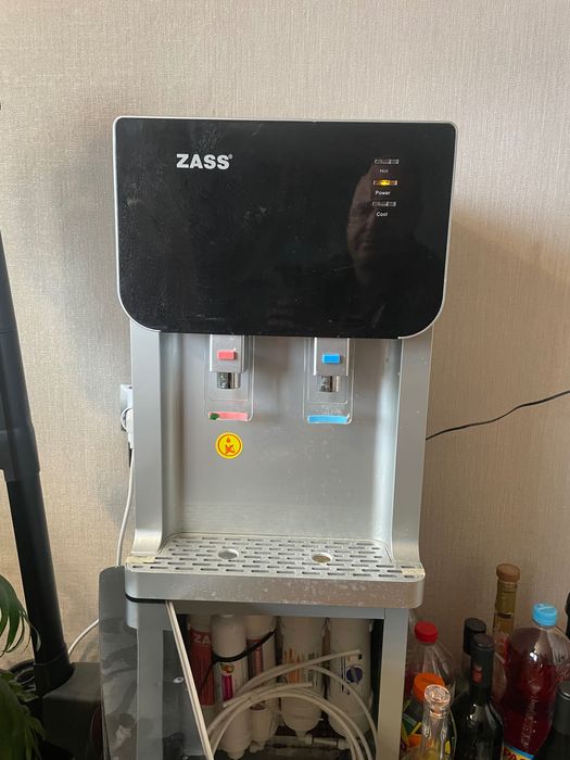 Диспенсър за вода(свързване към водопровод с компресор )