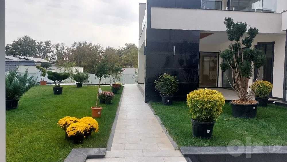 Продается ‼️‼️‼️ Белая вилла в престижном районе в стиле хайтек‼️‼️‼️
