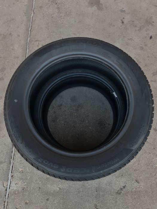 Зимни гуми 2 броя HANKOOK WinterIcept Evo2 205 55 R17 дот 2122