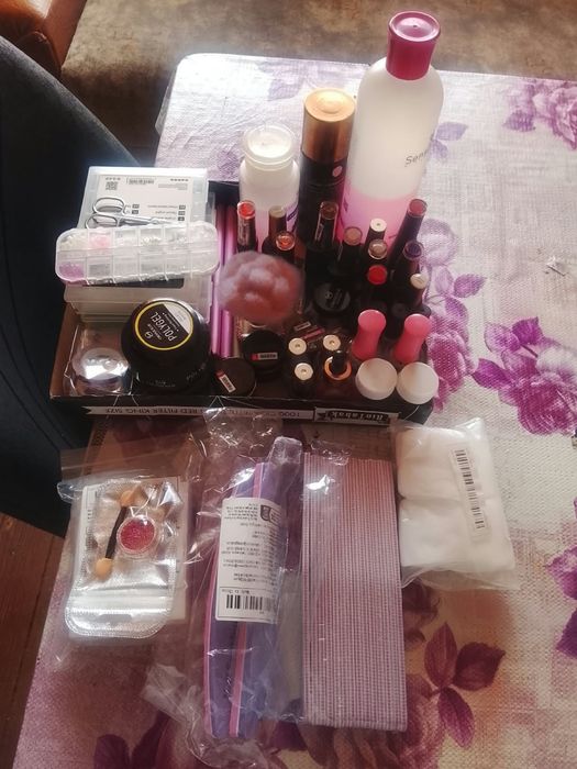 Vand produse manichiura unele noi altele putin folosite sau probate