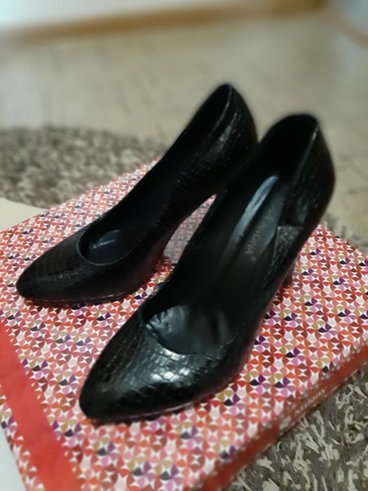 Продам обувь есть новые 38-39