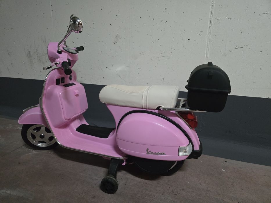 Motocicleta electrica pentru copii Vespa