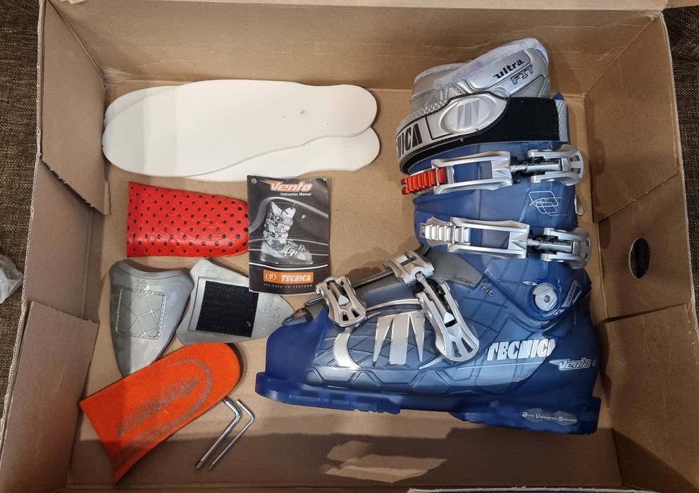 Clapari noi tecnica  25.5 marime 40