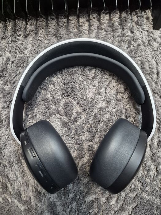 Слушалки PS 5 и стойка с къс кабел