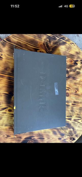 Switch Gigabit D-Link DGS-3224TGR.