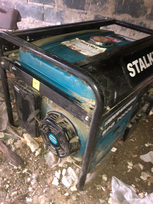 Продам бензиновый генератор