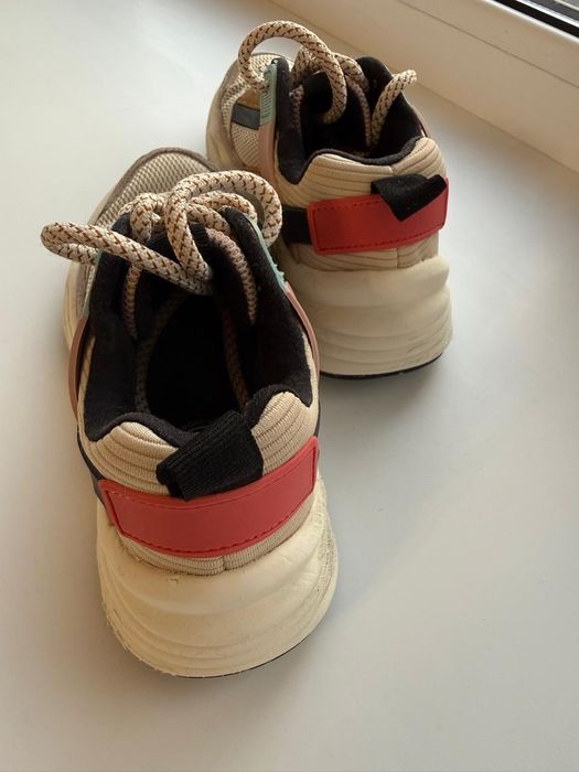 Кроссовки Зара на девочку.