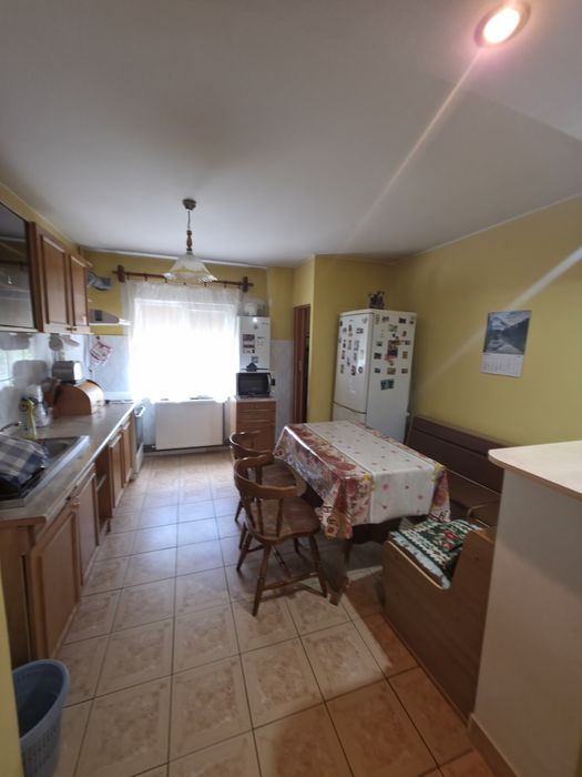 Apartament. 3 camere, 2 băi, mobilat, A/C, zona Sineasca - George Enescu