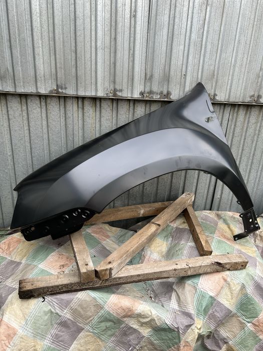 Продам левое переднее крыло на Рено Дастер