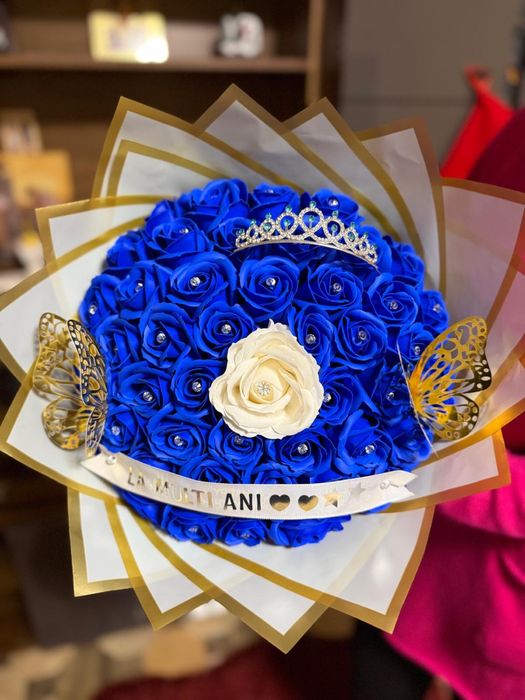 Vând buchete florale