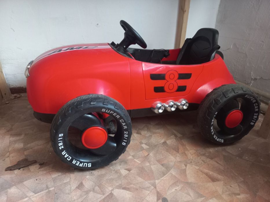 Продам машину AMG детскую.