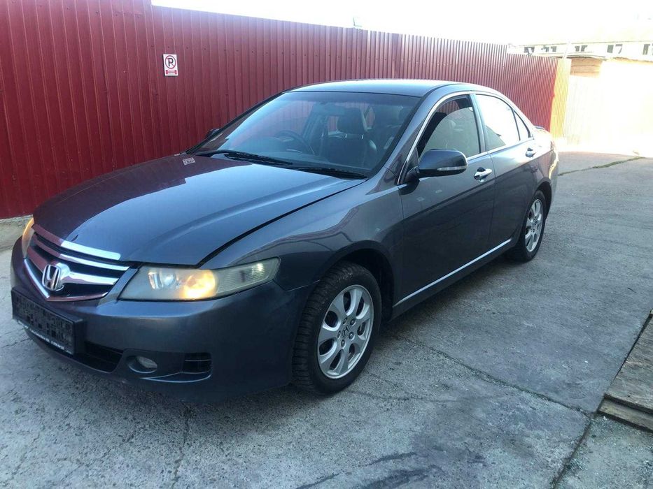 Dezmembram Honda Accord sedan 2005
