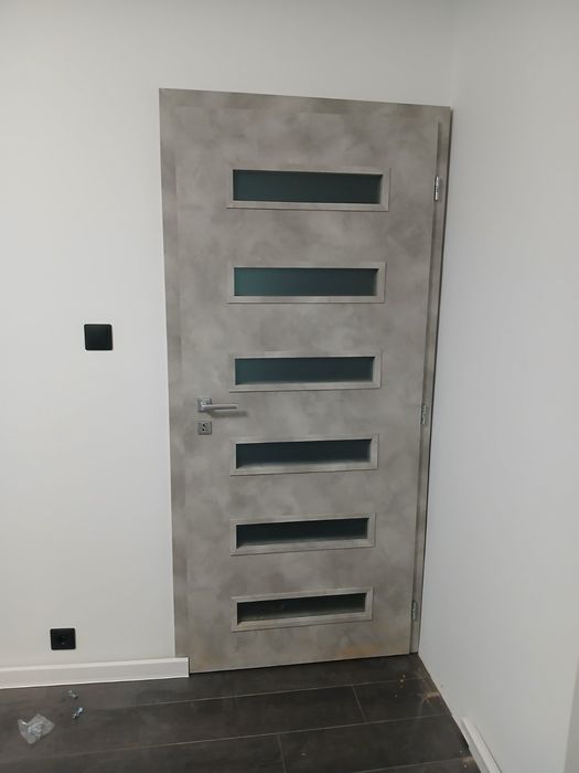 Предлагам монтаж на входни и интериорни врати. Експресен монтаж!