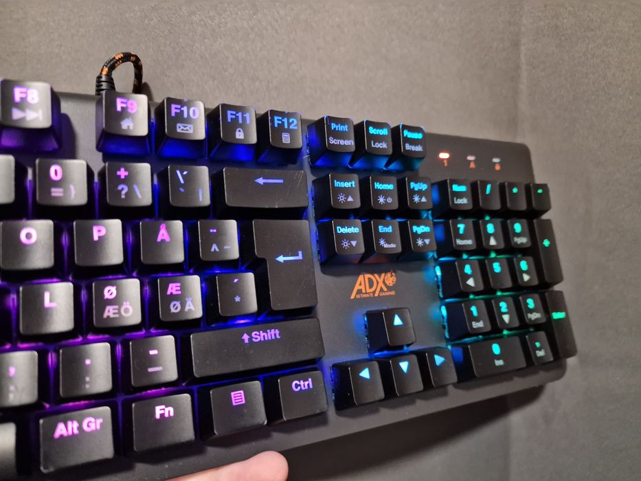 Tastatură mecanică ADX Optical Mechanical – switch-uri maro