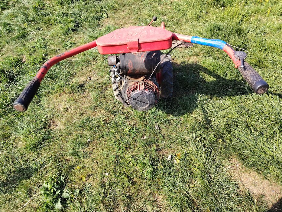 Motocoasa cu motor