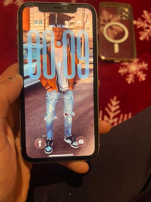 Vand sau schimb iphone 11  pret 750