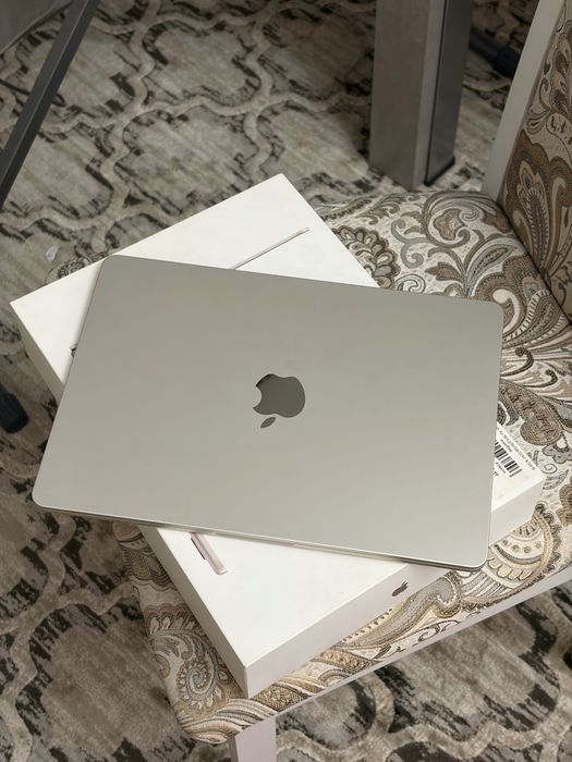 Macbook Air 13 / M3 / 2024 / 8gb / 256GB
