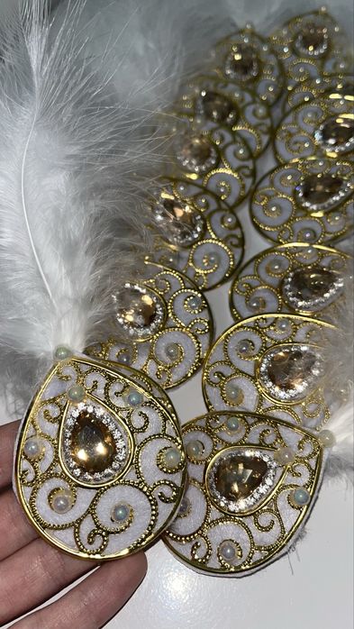 Үкілі брошь - Құдаларға төс белгі