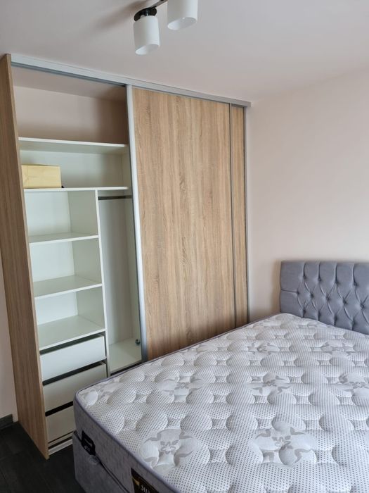 Închiriez  apartament