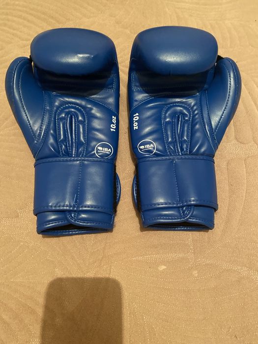 продается адидас перчатки