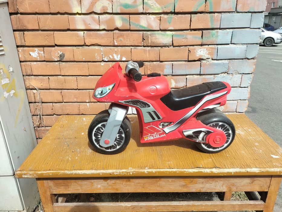Motor rosu copii mici