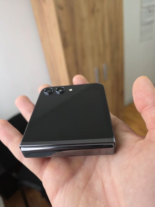 Telefon Samsung Galaxy Z Flip5 – 512GB, varianta cu stocare mare.
Star