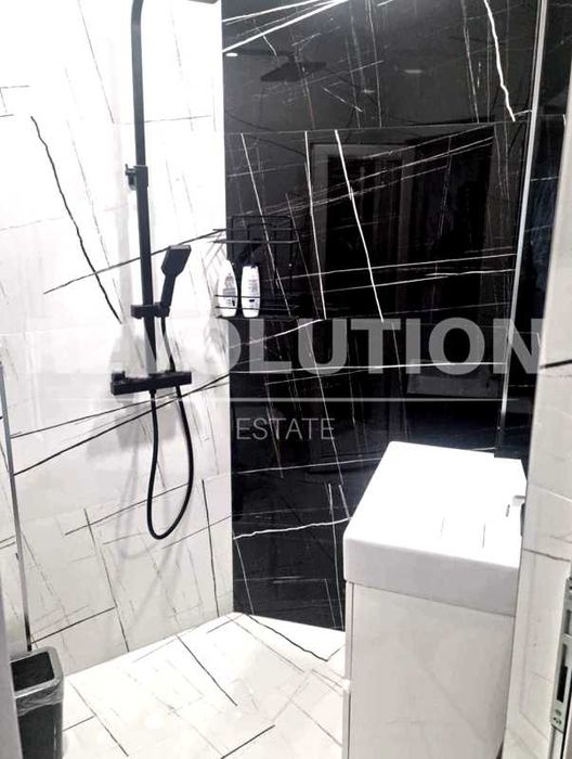 Луксозен тристаен апартамент в района на Колхозен пазар