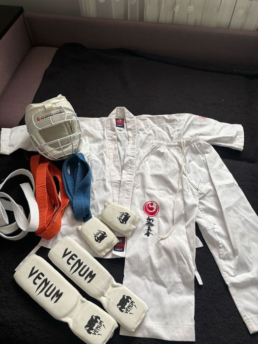 Продам 2 комплекта кимано!