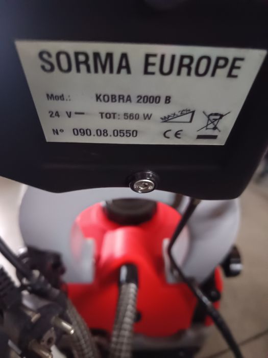 Акумулаторна подопочистваща машина