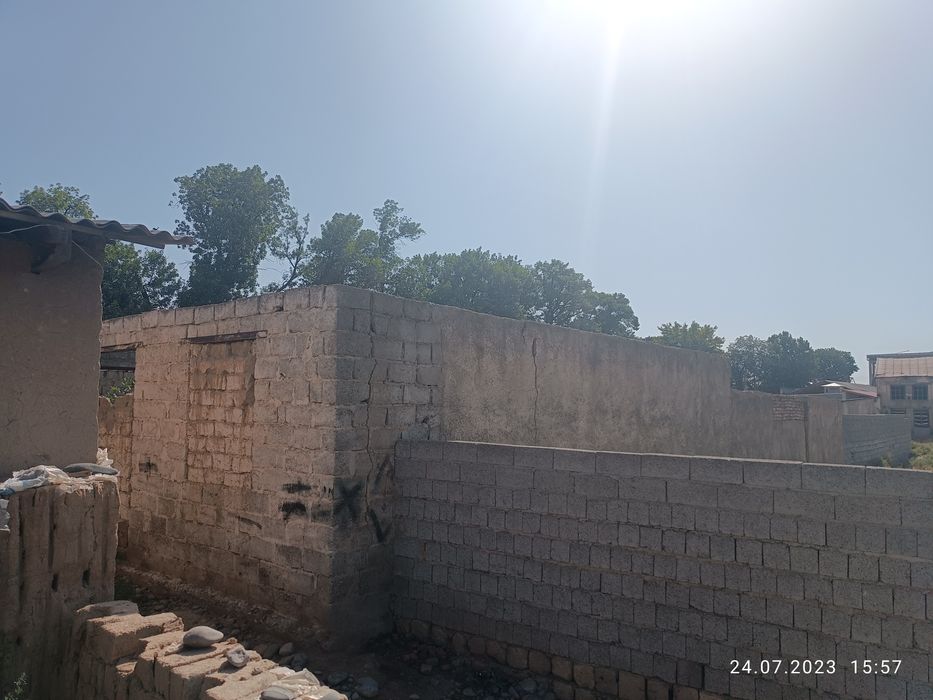 Тайлок туман Богизогон марказида битказилмаган бино сотилади